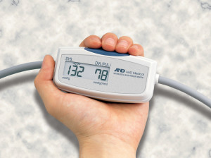 Полуавтоматический тонометр на плечо UA-704 - Фото 1