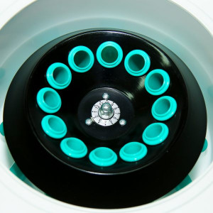 Центрифуга лабораторная СМ-3М MICROmed для пробирок 15 мл - Фото 1